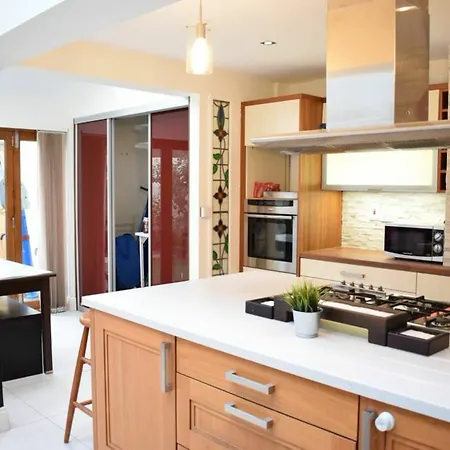 5 Bedroom House In Drumcondra Sleeps 10 Апартаменты Дублин