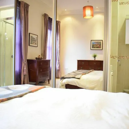 Apartment 5 Bedroom House In Drumcondra Sleeps 10