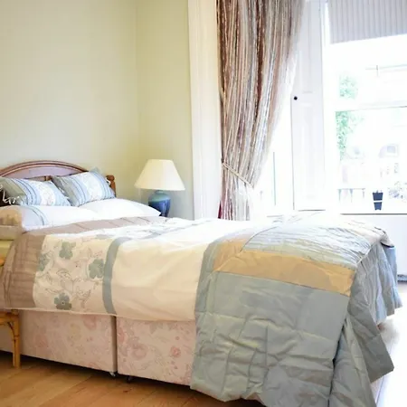 5 Bedroom House In Drumcondra Sleeps 10 Apartment Dublin