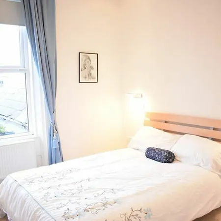 Apartment 5 Bedroom House In Drumcondra Sleeps 10 Dublin