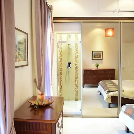 5 Bedroom House In Drumcondra Sleeps 10 Apartment