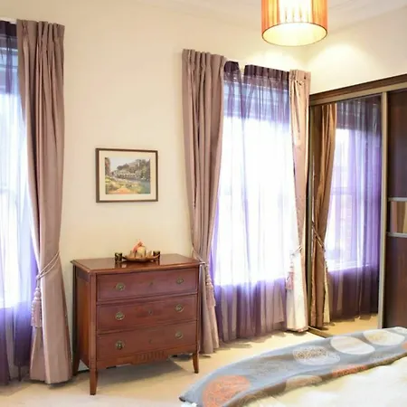 5 Bedroom House In Drumcondra Sleeps 10 *