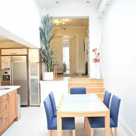 5 Bedroom House In Drumcondra Sleeps 10 * Dublín